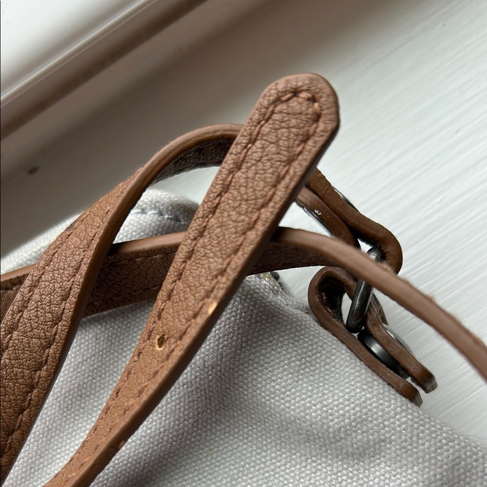 Abercrombie & Fitch White and Brown Crossbody Bag with Floral Details - Picture 6 of 9